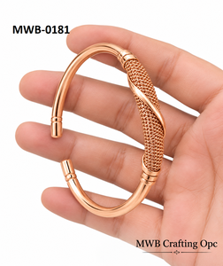 กำไลข้อมือทองแดงแท้ถักลายไขว้แบบเปิด ดีไซน์บำบัดรักษา ทันสมัย เหมาะสำหรับทั้งชายและหญิง เครื่องประดับงานฝีมืออินเดีย - Product Image 2