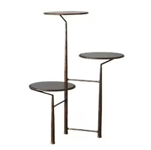 Table d'appoint élégante en métal finition or avec plateau carré pour la décoration du salon et de la salle de séjour - Product Image 5