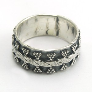 แหวนเงินชุบแบบโบฮีเมียนประดับพลอยทรงเรียบ รุ่น ARPS1057-1_A จาก Shri Ashapura Jewels พร้อมขอบแบบ Bezel เหมาะสำหรับเป็นแหวนหมั้น - Product Image 5