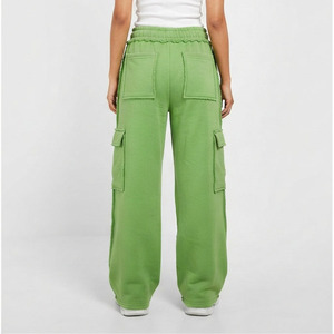 Pantalones de chándal cargo para mujer con bordes sin rematar, de ajuste holgado informal, de largo completo, con cintura elástica media, estampados, de tejido grueso, con dobladillo oversize y efecto desgastado - Product Image 3