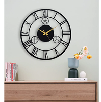 Horloge murale de luxe exquise, horizontale, abstraite, avec des panneaux en forme de roue dorée et de demi-lune, disponible à prix de gros.