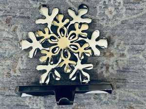 Soporte para Calcetines Navideños con Diseño de Copo de Nieve en Metal Mixto • Gancho Resistente para Chimenea con Calcetines de Fieltro - Product Image 5