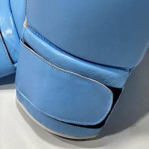 Gants de boxe d'entraînement en cuir faits main avec fermeture Velcro, couleur bleu ciel, pour sparring, vente directe usine - Product Image 3