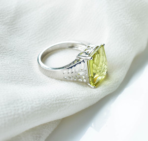 Anillo hecho a mano de cuarzo limón natural con corte radiante y diseño de rejilla cítrica en plata de ley 925 para uso diario. - Product Image 5