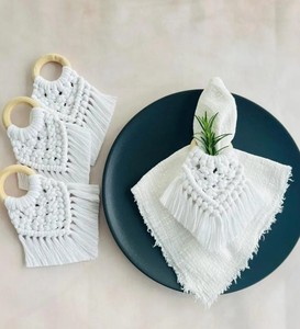 Juego de Anillos para Servilletas de Macramé - Algodón Blanco con Madera, Decoración Boho para Mesa - Product Image 2