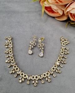 Collar chapado en oro antiguo con doble círculo de diamantes americanos, piedras rectangulares, colgantes de hoja marquesa y pendientes a juego - Proveedor - Product Image 2