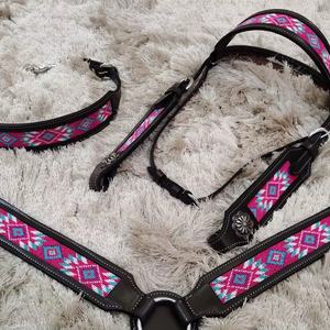 100% cuir véritable perlé Western Horse Safety Saddles Design usiné à la main avec collier de poitrine pour l'équitation - Product Image 1