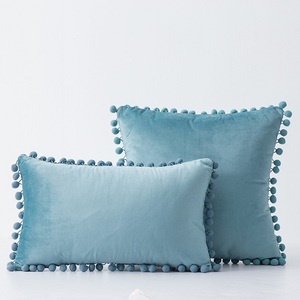 Coussin décoratif rond en fausse fourrure douce, confortable et moelleux pour canapé, chambre et salon - Product Image 6