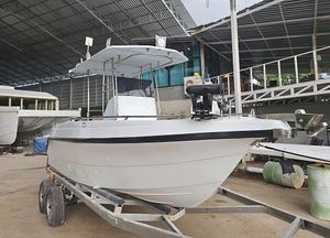 UBI 75 — Bateau à console centrale de 23 pieds à coque en V, conçu pour les pêcheurs exigeants qui demandent plus à chaque sortie sur l'eau. Le UBI 75 est un bateau de 23 pieds en fibre de verre. - Product Image 5