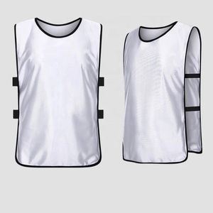 Maillots d'entraînement de football réversibles entièrement personnalisables et respirants en mesh avec logo personnalisé, séchage rapide pour le basketball et le football - Product Image 5