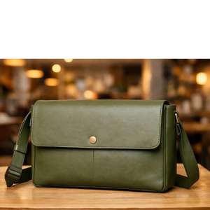 El artículo en la imagen es una bolsa de cuero tipo bandolera Charlie Middleton Seaweed Dual Zip. - Product Image 2