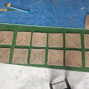 Tapis de table carré design bohème fait à la main jacinthe d'eau jonc de mer tissé matériau en verre naturel rembourré tampons carrés Carton - Product Image 3