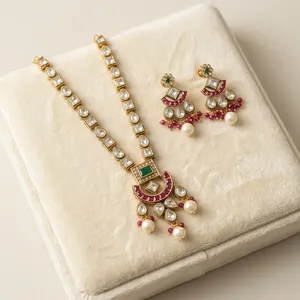 Collier en or plaqué or avec boucles d'oreilles pour femmes, bijoux de mariage, style classique, zircon et perles d'imitation - Product Image 1