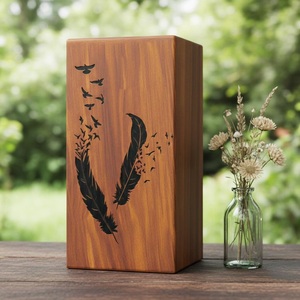 Urne funéraire artisanale en bois de rose de style américain avec gravure de plumes et d'oiseaux, écologique et durable, marron/noir/naturel - Product Image 6