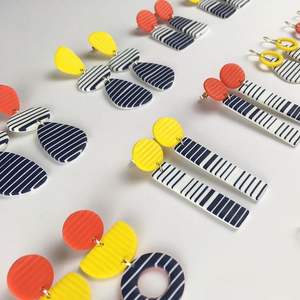 ต่างหูเรซิ่นสุดเก๋ ดีไซน์ทันสมัย เงางาม ทนทาน หรูหรา แฟชั่นเครื่องประดับ ออกแบบโดยช่างฝีมือผู้เชี่ยวชาญ คริสตัลแฟชั่น - Product Image 3