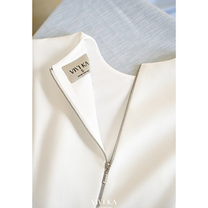 Blusa Elegante de Poliéster y Spandex para Mujer, Cuello Redondo, Manga con Volantes en Capas, Peplum, con Cinturón Hecho a Mano, Diseño Personalizado SOLI, ODM OEM - Product Image 5