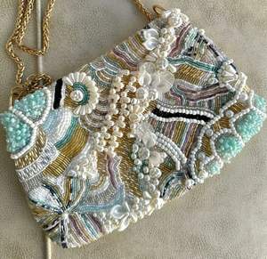 Bolso de mano multicolor elegante para mujer, con detalles inspirados en diseñadores y bloques de color vibrantes para un look fresco y moderno. - Product Image 5