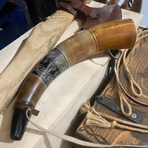 Nuevo Cuerno Vikingo para Beber con Diseño Tallado, el Más Vendido, con Logotipo, Auténtico, Apto para Alimentos, Sin Fugas, Cuerno Vikingo Nórdico para Cerveza - Product Image 1