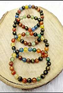 สร้อยข้อมือลูกปัดคริสตัลหลากสีทำมือ ขนาด 8 มม. พร้อมคำมงคลโอม มณี ปัทเม ฮุม เพื่อการฝึกสติและการปกป้องทางจิตวิญญาณ ในราคาที่ดีที่สุด - Product Image 2