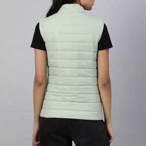 Chaleco Corto Acolchado Naranja para Mujer con Cuello Alto, Cierre de Cremallera, Cortavientos, Informal, para Invierno, Relleno 100% Poliéster, Grueso y Sólido - Product Image 2