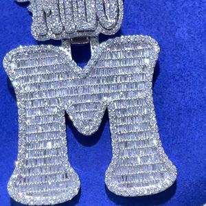 Colgante con la letra M estilo hip hop, plata de ley 925, moissanita, micro pavé, unisex, para uso diario. - Product Image 5