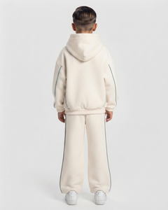 Ensemble de survêtement pour enfants garçons, blanc, coupe oversize, avec lignes contrastées, en molleton de coton (hoodie et pantalon de survêtement à jambes larges), Fabricant OEM & ODM - Product Image 2