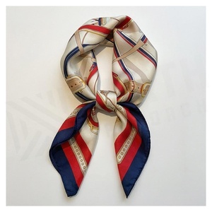 Élégant foulard carré en soie pour femme, motif rayé, accessoire de mode multifonctionnel toutes saisons - Product Image 2