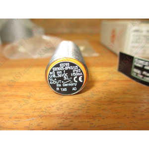 Capteur inductif IFM modèle IG5793 pour les applications d'entrée et de sortie (IO) - Product Image 1