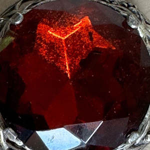 Broche Tradicional Antiguo Escocés en Tono Plateado con Bronce y Cristal de Citrino para Kilt, Fajas y Sombreros - Product Image 6