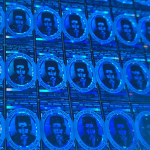 Étiquettes autocollantes holographiques Digiteltech Label P3, couleur bleue véritable, papier adhésif durable, pour usage professionnel et commercial, fabriqué au Bangladesh. - Product Image 1