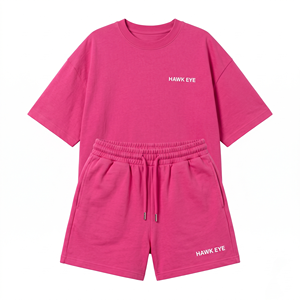 Ensemble deux pièces personnalisé pour femme avec logo, t-shirt oversize d'été et short personnalisable, haut et bas de tenue pour femme - Product Image 4