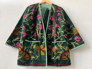 Kimono Corto de Terciopelo Verde con Bordado Floral y Cinturón, Estilo Boho Suzani, Prenda Exterior de Moda - Product Image 6
