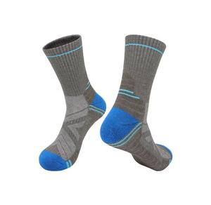 Chaussettes de sport épaisses pour hommes, en polyamide respirant, avec talon et bout tricotés, style classique pour l'été - Product Image 2