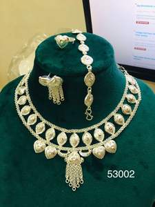 Ensemble collier et boucles d'oreilles pendantes élégants en zircon plaqué or, motif feuille tendance pour mariage 53020 - Product Image 4