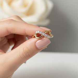 Anillo Infinito con Moissanita Redonda, Anillo de Compromiso Delicado en Oro Sólido de 14K, Anillo de Promesa Minimalista, Regalos Únicos para Novia - Product Image 6