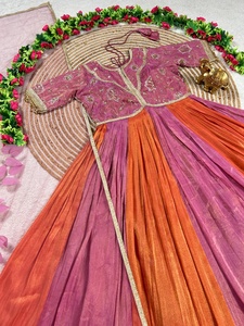 Vestido Anarkali de Moda Estilo Bollywood con Hermosa Tela de Red Cosida y Dupatta de Encaje Thumar en Cuatro Lados para Venta de Exportación - Product Image 2