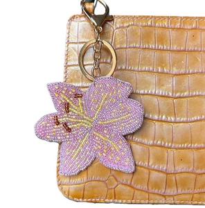 Porte-clés élégant fait main avec broderie et perles pour sacs à main, clés et accessoires quotidiens stylés - Product Image 4