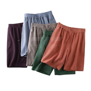 กางเกงขาสั้นผ้าวาฟเฟิลปักโลโก้ สไตล์สตรีทลำลองทรงโอเวอร์ไซส์ ผ้าฝ้าย 100% ระบายอากาศ แห้งเร็ว สำหรับผู้ชาย - Product Image 1