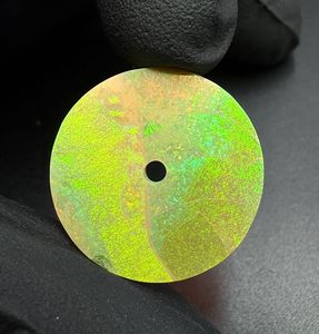 หน้าปัดนาฬิกาโอปอลสังเคราะห์ ขนาด 31.50 มม. ขัดเงาด้านเดียว หนา 0.7 มม. รูตรงกลาง 2 มม. a K Gems GMC-1008W - Product Image 2