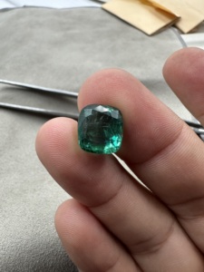 Natural <b>Emerald</b> <b>Cushion</b> Cut Green Loose Gemstone For Jewelry Making - Product Image 4