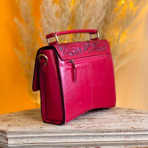 Sac messager pour ordinateur portable en cuir véritable fait main, gravé à la main avec des motifs floraux, 100% cuir véritable, unisexe - Product Image 4