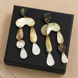Boucles d'oreilles artisanales en coquillages irréguliers, bijoux en coquillages naturels faits à la main, artisanat artistique, pour les soirées - Product Image 4