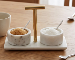 Élégant ensemble sel et poivre en marbre avec poignée dorée et cuillères – Outils de cuisine pour herbes et épices – Essentiels de cuisine élégants - Product Image 5