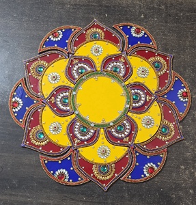 Tapis Rangoli décoratif artisanal avec broderie de perles complexe, motif lotus multicolore vibrant, décoration de sol festive pour Diwali Pooja - Product Image 2