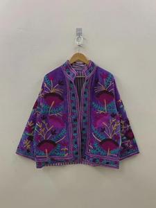 Veste en velours brodée Suzani, faite à la main, style bohème chic, manteau ethnique, vêtement d'extérieur vintage, vente en gros, veste bohème en velours - Product Image 1