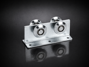 Ensemble de support de rouleau de porte coulissante industrielle moderne, cadre en acier renforcé, système de rail résistant à la corrosion, mouvement fluide - Product Image 4