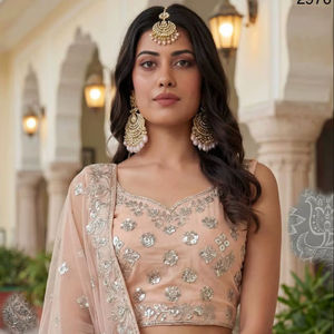 Lehenga Choli Dupatta de Novia con Bordado Intenso Color Durazno, Diseño de Lujo para Bodas y Fiestas, Ropa India y Pakistaní para Mujer, Todas las Temporadas - Product Image 1
