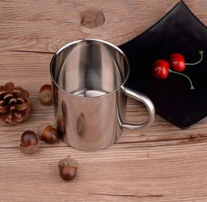 Mug isotherme à double paroi en acier inoxydable avec poignée en métal, adapté aux boissons chaudes et froides - Product Image 2