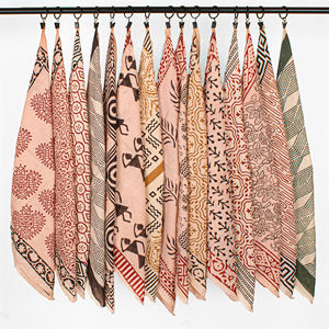 Lot de bandanas carrés en coton imprimé style Bagru, de luxe, promotionnels, pour le voyage, accessoires pour femmes. - Product Image 1