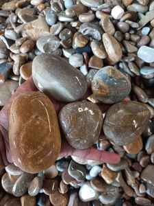 Galets d'onyx polis naturels (2-4 cm) écologiques et non toxiques pour l'aménagement extérieur, les aquariums et la décoration de bassins en vrac - Product Image 2